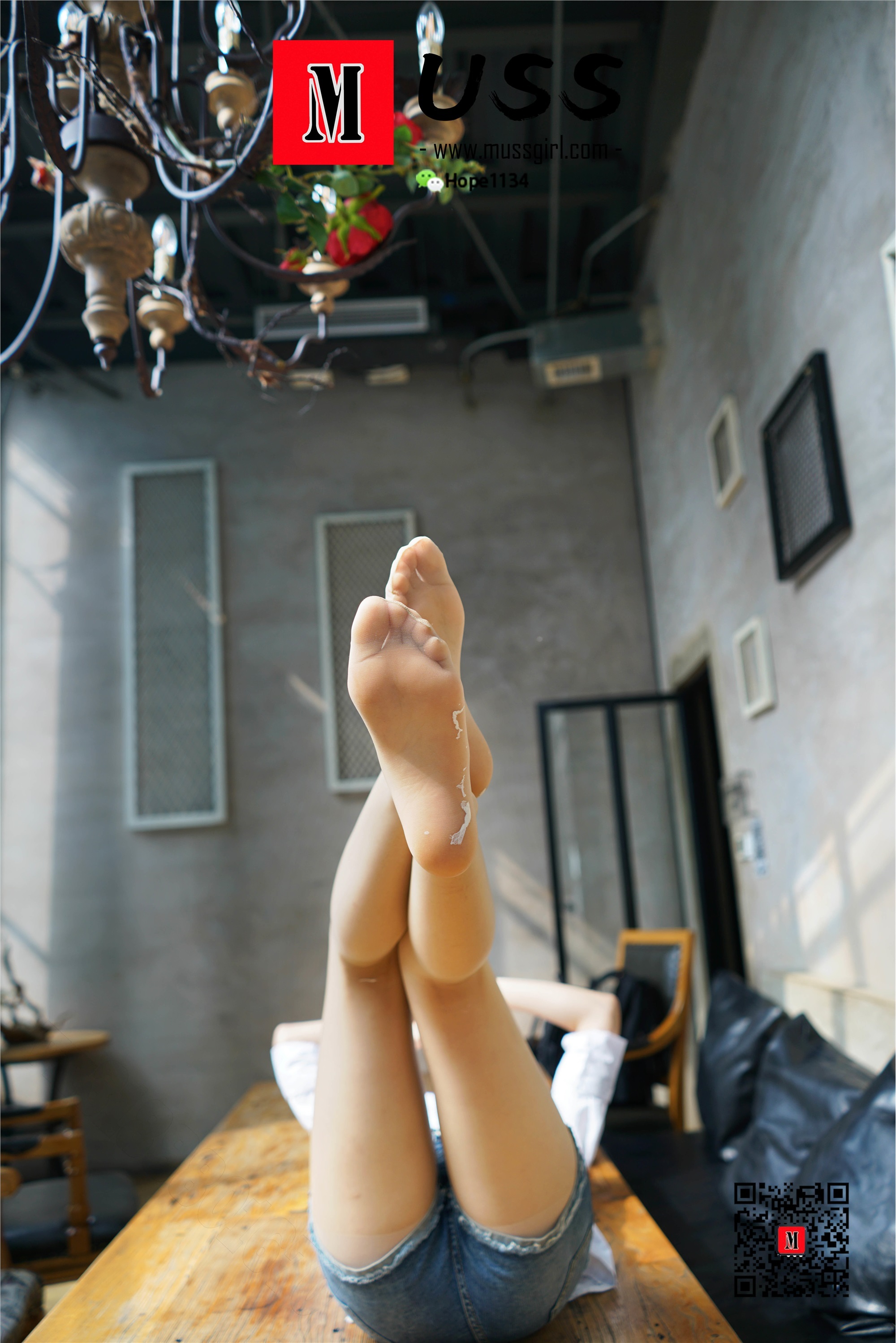 MussGirl 慕丝女郎 No.036 很酷吧，是她的靴子太热了